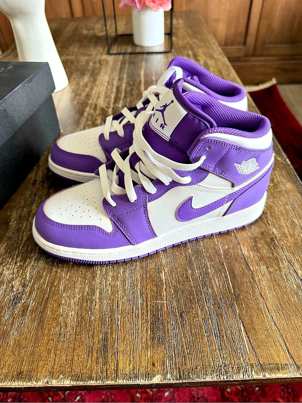 Jordan Air Jordan 1 Mid GS 'Dusty Amethyst' Purple & White Girls US 6Y